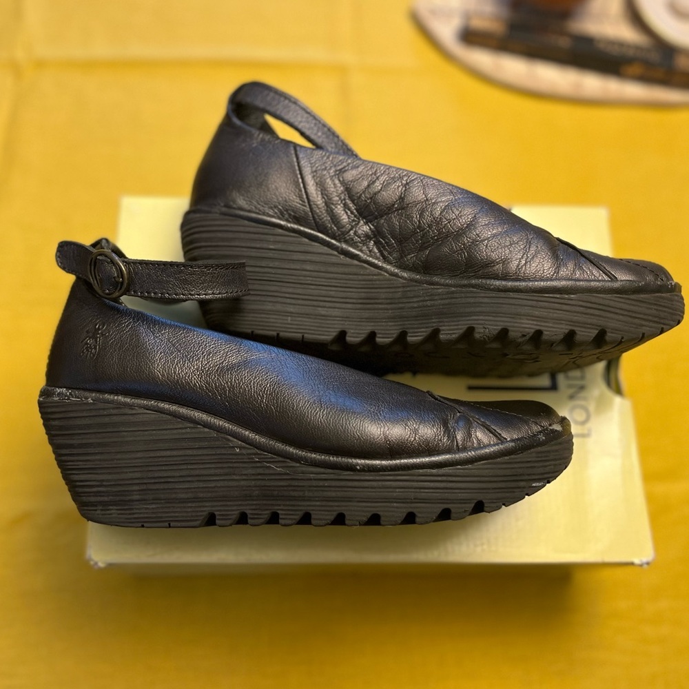 FLY LONDON 40 YASE Graphite color platform shoes